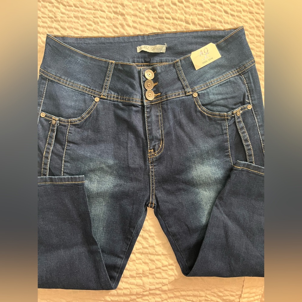 Women’s NEW/WT AQ Basic dark blue capri’s